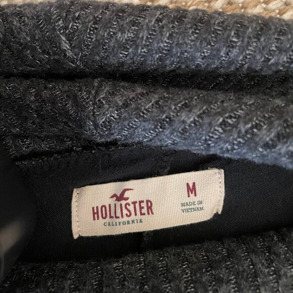 Hollister Women's Grey Knit Turtleneck Cold Shoulder Crop Top - Picture 2 of 6